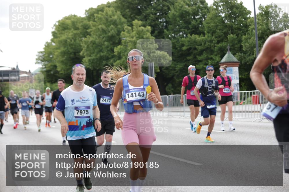 29.06.2025 - hella hamburg halbmarathon Jannik Wohlers http://msf.ph/oto/8190185 29.06.2025 10:24:05 Lombardsbrücke 1064, 1352, 1395, 2132, 2280, 2477, 2944, 3053, 3132, 3421, 3786, 4111, 4162, 4221, 4464, 4719, 5138, 5829, 5830, 6478, 6524, 6526, 6570, 7528, 7975, 8167, 8297, 9063, 11651, 12070, 12210, 12303, 13111, 13113, 13380, 13573, 13638, 13711, 14143, 15796, 18077, 18105, 19080 meine-sportfotos.de