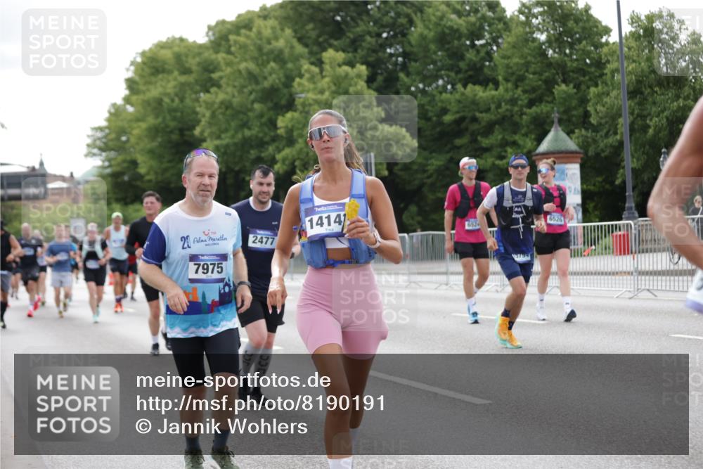 29.06.2025 - hella hamburg halbmarathon Jannik Wohlers http://msf.ph/oto/8190191 29.06.2025 10:24:05 Lombardsbrücke 1064, 1352, 1395, 2132, 2280, 2477, 2944, 3053, 3132, 3421, 3786, 4111, 4162, 4221, 4464, 4719, 5138, 5829, 5830, 6478, 6524, 6526, 6570, 7528, 7975, 8167, 8297, 9063, 11651, 12070, 12210, 12303, 13111, 13113, 13380, 13573, 13638, 13711, 14143, 15796, 18077, 18105, 19080 meine-sportfotos.de