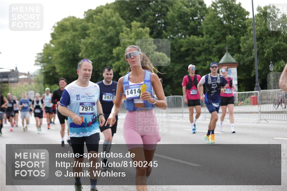 29.06.2025 - hella hamburg halbmarathon Jannik Wohlers http://msf.ph/oto/8190245 29.06.2025 10:24:05 Lombardsbrücke 1064, 1352, 1395, 2132, 2280, 2477, 2944, 3053, 3132, 3421, 3786, 4111, 4162, 4221, 4464, 4719, 5138, 5829, 5830, 6478, 6524, 6526, 6570, 7528, 7975, 8167, 8297, 9063, 11651, 12070, 12210, 12303, 13111, 13113, 13380, 13573, 13638, 13711, 14143, 15796, 18077, 18105, 19080 meine-sportfotos.de