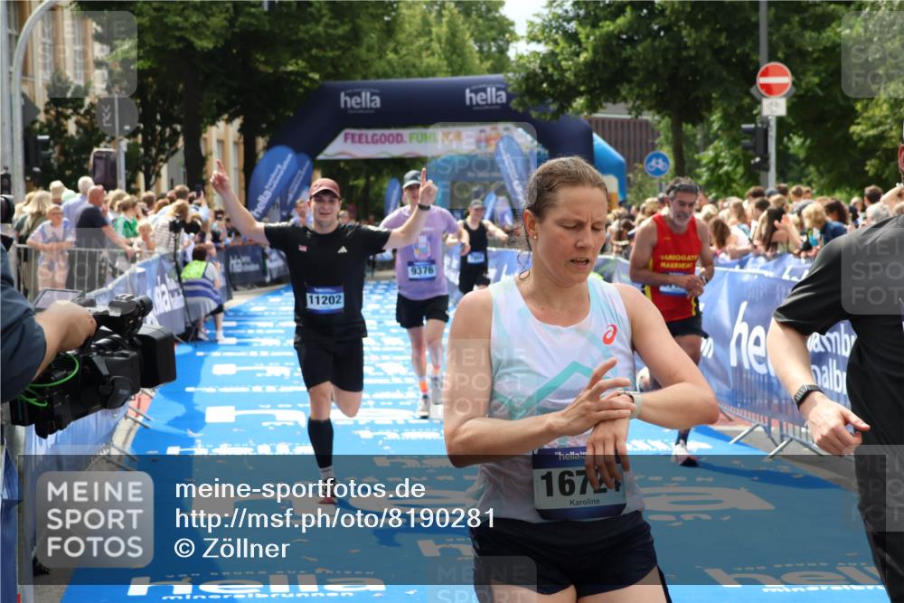29.06.2025 - hella hamburg halbmarathon Zöllner http://msf.ph/oto/8190281 29.06.2025 10:34:14 Ziel 7884, 7901, 9376, 11202, 13066, 17751, 18906 meine-sportfotos.de