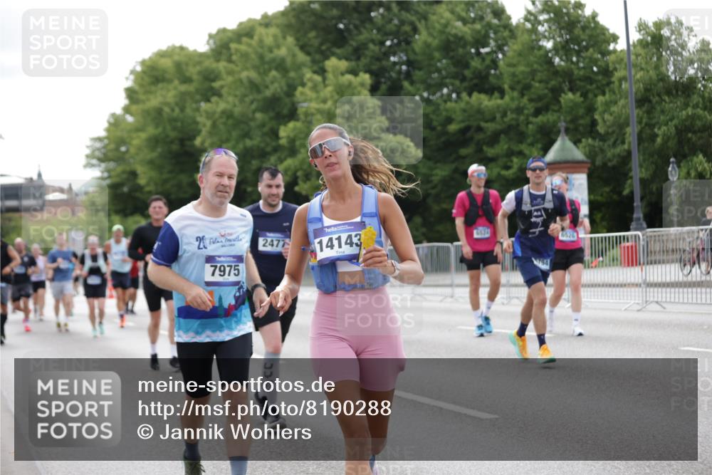 29.06.2025 - hella hamburg halbmarathon Jannik Wohlers http://msf.ph/oto/8190288 29.06.2025 10:24:05 Lombardsbrücke 1064, 1352, 1395, 2132, 2280, 2477, 2944, 3053, 3132, 3421, 3786, 4111, 4162, 4221, 4464, 4719, 5138, 5829, 5830, 6478, 6524, 6526, 6570, 7528, 7975, 8167, 8297, 9063, 11651, 12070, 12210, 12303, 13111, 13113, 13380, 13573, 13638, 13711, 14143, 15796, 18077, 18105, 19080 meine-sportfotos.de