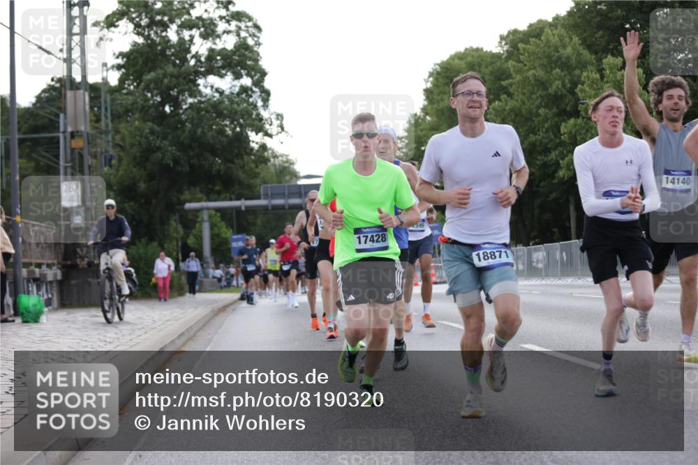 29.06.2025 - hella hamburg halbmarathon Jannik Wohlers http://msf.ph/oto/8190320 29.06.2025 09:44:42 Lombardsbrücke 1827, 2746, 3201, 5269, 5367, 6619, 6781, 10486, 10848, 11169, 12595, 12900, 13838, 14140, 14164, 14289, 15883, 16377, 16508, 16713, 16818, 17428, 17488, 18737, 18837, 18871, 18874, 19142 meine-sportfotos.de