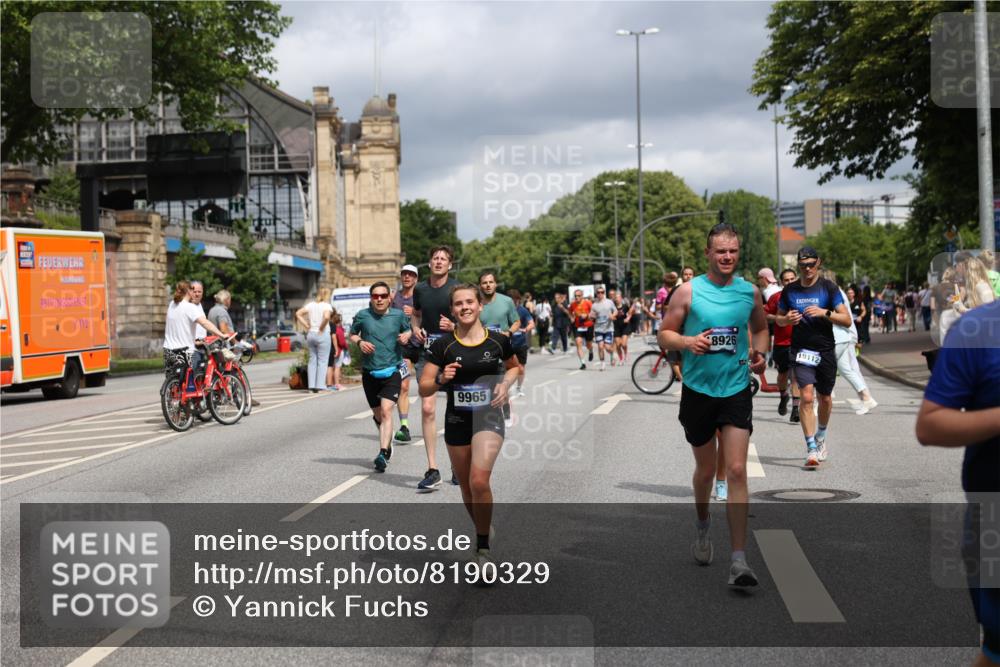 29.06.2025 - hella hamburg halbmarathon Yannick Fuchs http://msf.ph/oto/8190329 29.06.2025 10:43:53 20KM 2013, 2516, 2878, 2937, 3414, 3543, 3562, 3692, 4017, 4832, 5447, 5978, 6115, 6282, 7100, 7332, 7657, 8437, 8454, 8813, 9200, 9491, 9551, 9597, 9619, 9723, 9924, 9965, 10189, 11339, 11819, 11975, 12035, 12203, 12271, 12670, 13159, 13225, 13690, 13976, 14526, 14794, 14838, 15519, 15620, 15966, 16403, 16653, 16731, 16738, 16843, 16877, 16891, 17001, 17753, 17908, 18058, 18350, 18926, 18960, 19109 meine-sportfotos.de