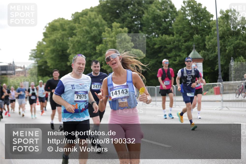 29.06.2025 - hella hamburg halbmarathon Jannik Wohlers http://msf.ph/oto/8190332 29.06.2025 10:24:05 Lombardsbrücke 1064, 1352, 1395, 2132, 2280, 2477, 2944, 3053, 3132, 3421, 3786, 4111, 4162, 4221, 4464, 4719, 5138, 5829, 5830, 6478, 6524, 6526, 6570, 7528, 7975, 8167, 8297, 9063, 11651, 12070, 12210, 12303, 13111, 13113, 13380, 13573, 13638, 13711, 14143, 15796, 18077, 18105, 19080 meine-sportfotos.de