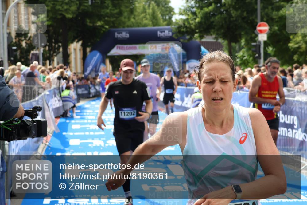 29.06.2025 - hella hamburg halbmarathon Zöllner http://msf.ph/oto/8190361 29.06.2025 10:34:14 Ziel 7884, 7901, 9376, 11202, 13066, 17751, 18906 meine-sportfotos.de