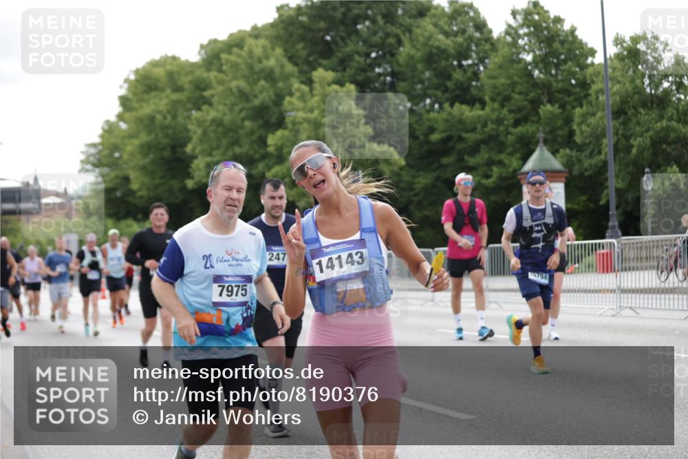 29.06.2025 - hella hamburg halbmarathon Jannik Wohlers http://msf.ph/oto/8190376 29.06.2025 10:24:05 Lombardsbrücke 1064, 1352, 1395, 2132, 2280, 2477, 2944, 3053, 3132, 3421, 3786, 4111, 4162, 4221, 4464, 4719, 5138, 5829, 5830, 6478, 6524, 6526, 6570, 7528, 7975, 8167, 8297, 9063, 11651, 12070, 12210, 12303, 13111, 13113, 13380, 13573, 13638, 13711, 14143, 15796, 18077, 18105, 19080 meine-sportfotos.de