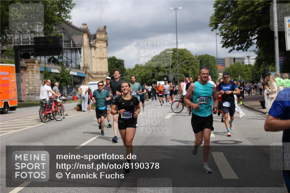 29.06.2025 - hella hamburg halbmarathon Yannick Fuchs http://msf.ph/oto/8190378 29.06.2025 10:43:53 20KM 2013, 2516, 2878, 2937, 3414, 3543, 3562, 3692, 4017, 4832, 5447, 5978, 6115, 6282, 7100, 7332, 7657, 8437, 8454, 8813, 9200, 9491, 9551, 9597, 9619, 9723, 9924, 9965, 10189, 11339, 11819, 11975, 12035, 12203, 12271, 12670, 13159, 13225, 13690, 13976, 14526, 14794, 14838, 15519, 15620, 15966, 16403, 16653, 16731, 16738, 16843, 16877, 16891, 17001, 17753, 17908, 18058, 18350, 18926, 18960, 19109 meine-sportfotos.de