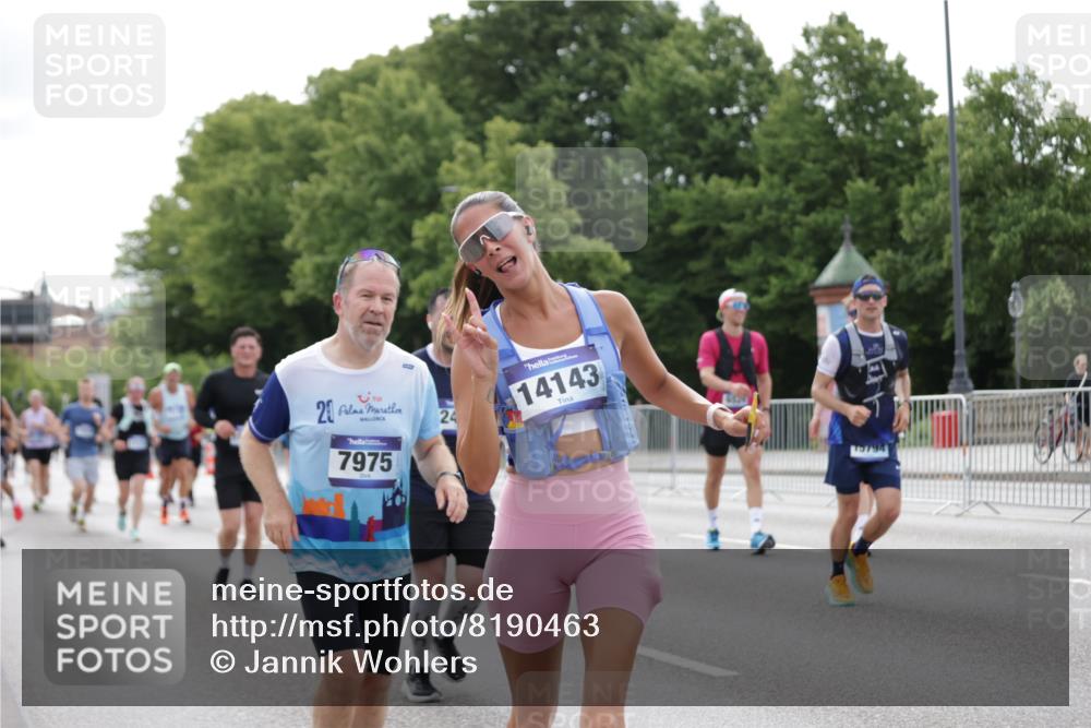 29.06.2025 - hella hamburg halbmarathon Jannik Wohlers http://msf.ph/oto/8190463 29.06.2025 10:24:05 Lombardsbrücke 1064, 1352, 1395, 2132, 2280, 2477, 2944, 3053, 3132, 3421, 3786, 4111, 4162, 4221, 4464, 4719, 5138, 5829, 5830, 6478, 6524, 6526, 6570, 7528, 7975, 8167, 8297, 9063, 11651, 12070, 12210, 12303, 13111, 13113, 13380, 13573, 13638, 13711, 14143, 15796, 18077, 18105, 19080 meine-sportfotos.de