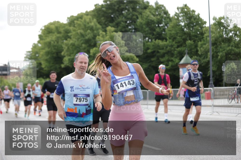 29.06.2025 - hella hamburg halbmarathon Jannik Wohlers http://msf.ph/oto/8190467 29.06.2025 10:24:05 Lombardsbrücke 1064, 1352, 1395, 2132, 2280, 2477, 2944, 3053, 3132, 3421, 3786, 4111, 4162, 4221, 4464, 4719, 5138, 5829, 5830, 6478, 6524, 6526, 6570, 7528, 7975, 8167, 8297, 9063, 11651, 12070, 12210, 12303, 13111, 13113, 13380, 13573, 13638, 13711, 14143, 15796, 18077, 18105, 19080 meine-sportfotos.de
