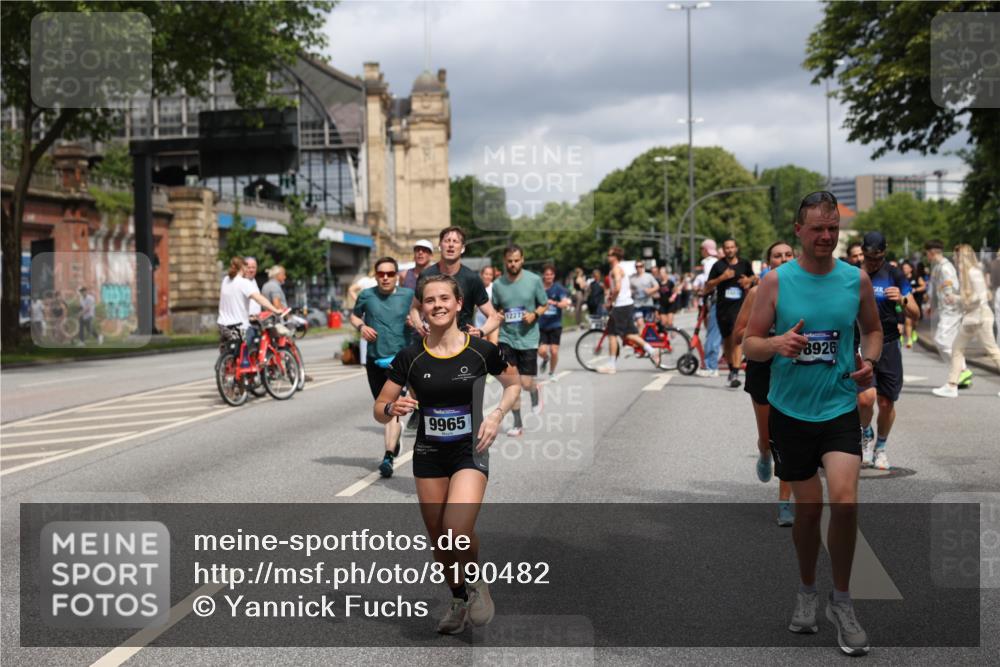 29.06.2025 - hella hamburg halbmarathon Yannick Fuchs http://msf.ph/oto/8190482 29.06.2025 10:43:54 20KM 2516, 2878, 2937, 3414, 3543, 3562, 3692, 4832, 5447, 5978, 6115, 6125, 6282, 7100, 7332, 7657, 8437, 8454, 8813, 8921, 9200, 9491, 9551, 9597, 9723, 9924, 9965, 10189, 11339, 11819, 11975, 12035, 12203, 12271, 12670, 13159, 13225, 13690, 13976, 14526, 14794, 14838, 15519, 15620, 15966, 16403, 16653, 16738, 16843, 16877, 16891, 17001, 17753, 17908, 18058, 18350, 18926, 18960, 19109 meine-sportfotos.de