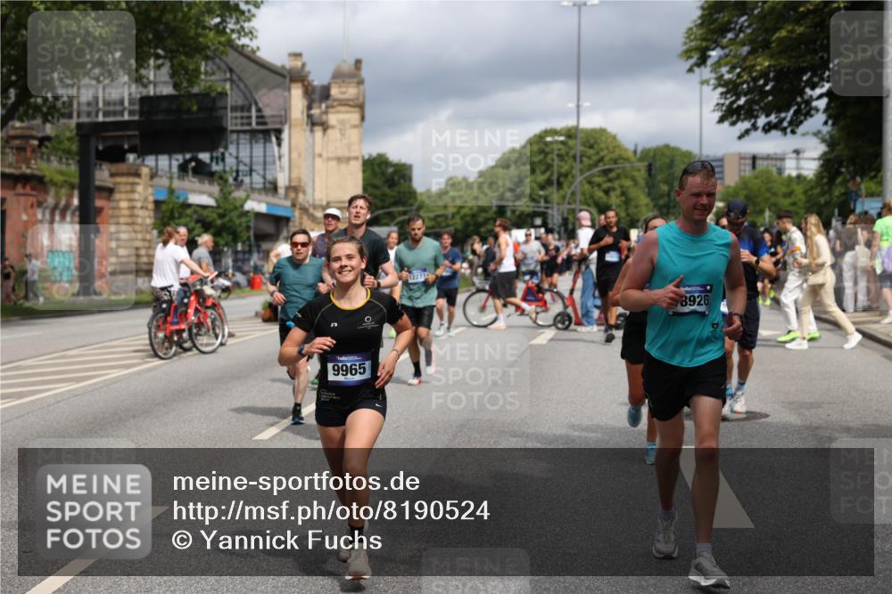 29.06.2025 - hella hamburg halbmarathon Yannick Fuchs http://msf.ph/oto/8190524 29.06.2025 10:43:54 20KM 2516, 2878, 2937, 3414, 3543, 3562, 3692, 4832, 5447, 5978, 6115, 6125, 6282, 7100, 7332, 7657, 8437, 8454, 8813, 8921, 9200, 9491, 9551, 9597, 9723, 9924, 9965, 10189, 11339, 11819, 11975, 12035, 12203, 12271, 12670, 13159, 13225, 13690, 13976, 14526, 14794, 14838, 15519, 15620, 15966, 16403, 16653, 16738, 16843, 16877, 16891, 17001, 17753, 17908, 18058, 18350, 18926, 18960, 19109 meine-sportfotos.de