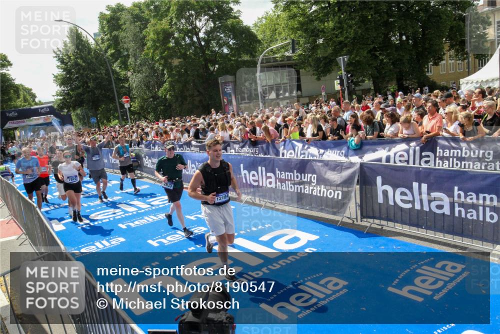 29.06.2025 - hella hamburg halbmarathon Michael Strokosch http://msf.ph/oto/8190547 29.06.2025 11:34:14 Ziel 1518, 2933, 3122, 5028, 5055, 5495, 7522, 9573, 10561, 12184, 12755, 12869, 15661, 15870, 17412, 19006 meine-sportfotos.de