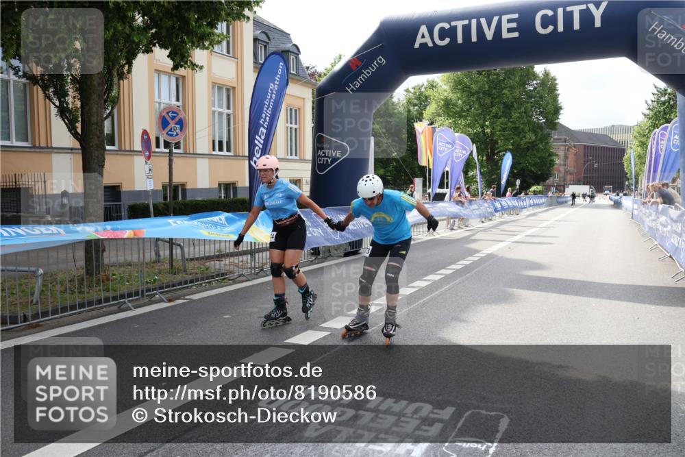 29.06.2025 - hella hamburg halbmarathon Strokosch-Dieckow http://msf.ph/oto/8190586 29.06.2025 09:31:16 Ziel 20273, 20274 meine-sportfotos.de