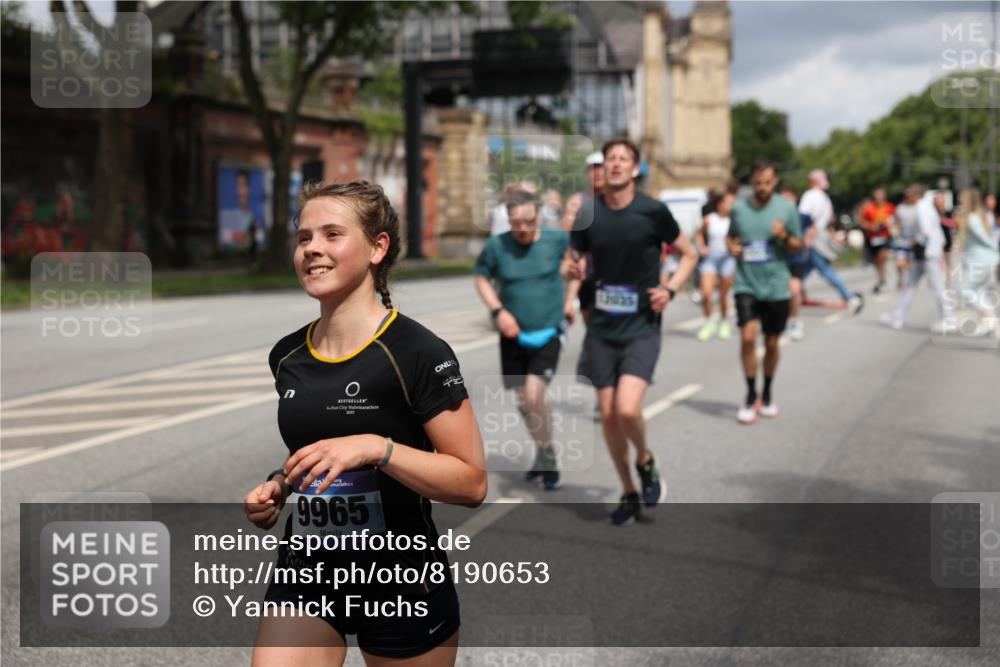 29.06.2025 - hella hamburg halbmarathon Yannick Fuchs http://msf.ph/oto/8190653 29.06.2025 10:43:55 20KM 2516, 2878, 2937, 3414, 3543, 3562, 3692, 4832, 5447, 5978, 6115, 6125, 6282, 7100, 7332, 7657, 8437, 8454, 8576, 8689, 8813, 8921, 9200, 9491, 9551, 9597, 9723, 9924, 9965, 10189, 11339, 11819, 11975, 12035, 12203, 12271, 13159, 13225, 13690, 13976, 14526, 14794, 14838, 15519, 15620, 15966, 16403, 16653, 16738, 16843, 16877, 16891, 17001, 17282, 17753, 17908, 18058, 18350, 18926, 18960, 19109 meine-sportfotos.de