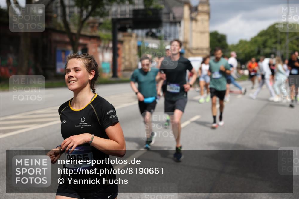 29.06.2025 - hella hamburg halbmarathon Yannick Fuchs http://msf.ph/oto/8190661 29.06.2025 10:43:55 20KM 2516, 2878, 2937, 3414, 3543, 3562, 3692, 4832, 5447, 5978, 6115, 6125, 6282, 7100, 7332, 7657, 8437, 8454, 8576, 8689, 8813, 8921, 9200, 9491, 9551, 9597, 9723, 9924, 9965, 10189, 11339, 11819, 11975, 12035, 12203, 12271, 13159, 13225, 13690, 13976, 14526, 14794, 14838, 15519, 15620, 15966, 16403, 16653, 16738, 16843, 16877, 16891, 17001, 17282, 17753, 17908, 18058, 18350, 18926, 18960, 19109 meine-sportfotos.de