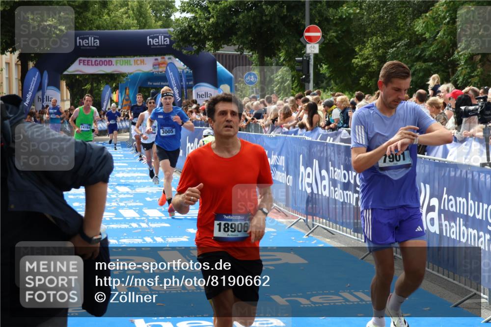 29.06.2025 - hella hamburg halbmarathon Zöllner http://msf.ph/oto/8190662 29.06.2025 10:34:20 Ziel 1002, 1080, 3005, 7901, 14784, 18906 meine-sportfotos.de