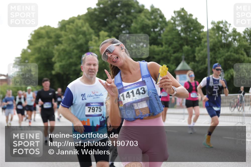 29.06.2025 - hella hamburg halbmarathon Jannik Wohlers http://msf.ph/oto/8190703 29.06.2025 10:24:06 Lombardsbrücke 1064, 1352, 1395, 2132, 2280, 2477, 2944, 3053, 3132, 3421, 3786, 4111, 4162, 4221, 4464, 4719, 5138, 5829, 5830, 6478, 6524, 6526, 6570, 7528, 7975, 8167, 8297, 9063, 11651, 12070, 12303, 13111, 13113, 13380, 13573, 13638, 13711, 14143, 15796, 15975, 18077, 18105, 19080 meine-sportfotos.de