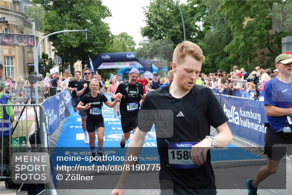 29.06.2025 - hella hamburg halbmarathon Zöllner http://msf.ph/oto/8190775 29.06.2025 10:44:43 Ziel 1782, 2365, 2402, 4991, 5476, 6490, 6495, 10669, 12711, 14351, 14798, 14816, 15185, 15233, 16224, 17251, 18107, 18437, 18464, 18539, 18560, 18868, 19206 meine-sportfotos.de