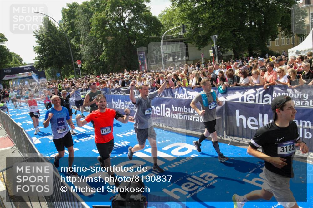 29.06.2025 - hella hamburg halbmarathon Michael Strokosch http://msf.ph/oto/8190837 29.06.2025 11:34:17 Ziel 1518, 2933, 3122, 5028, 5055, 5495, 5604, 6821, 7522, 9573, 10561, 12097, 12408, 12573, 12869, 13177, 15661, 15870, 17053, 17412, 19006 meine-sportfotos.de