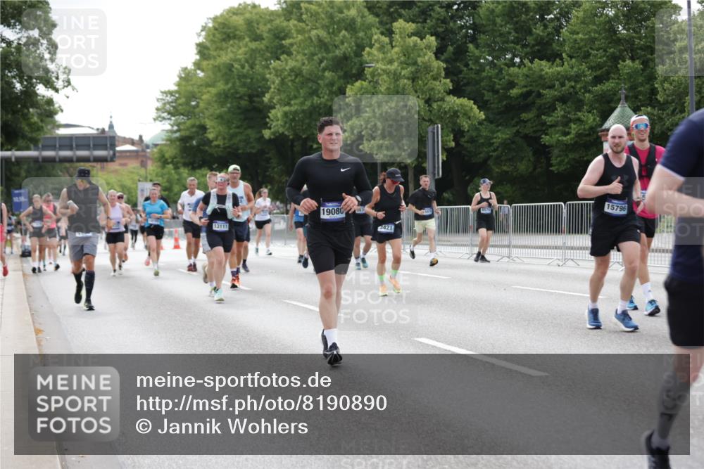 29.06.2025 - hella hamburg halbmarathon Jannik Wohlers http://msf.ph/oto/8190890 29.06.2025 10:24:07 Lombardsbrücke 1064, 1352, 1395, 2132, 2280, 2477, 2944, 3053, 3113, 3132, 3421, 3786, 4111, 4162, 4221, 4464, 5138, 5829, 5830, 6261, 6478, 6524, 6526, 6570, 7528, 7975, 9063, 10907, 11651, 12070, 12303, 13111, 13113, 13380, 13573, 13638, 14143, 15796, 15975, 18077, 18105, 19080 meine-sportfotos.de