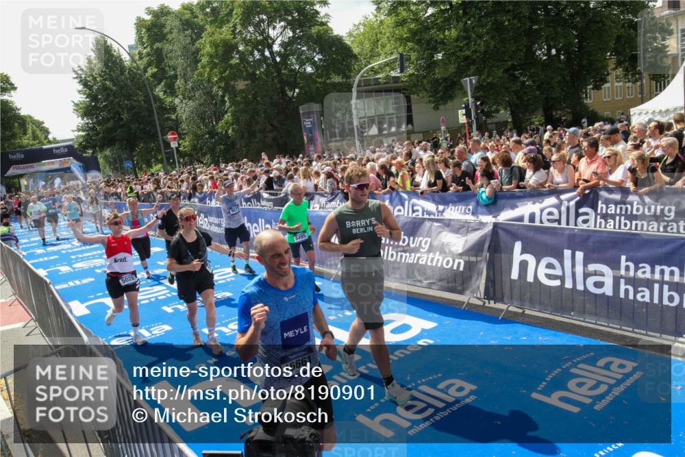 29.06.2025 - hella hamburg halbmarathon Michael Strokosch http://msf.ph/oto/8190901 29.06.2025 11:34:18 Ziel 1518, 1627, 5028, 5055, 5495, 5604, 6821, 9573, 10561, 12097, 12408, 12573, 12869, 13177, 15661, 15870, 17053, 17412, 19006 meine-sportfotos.de