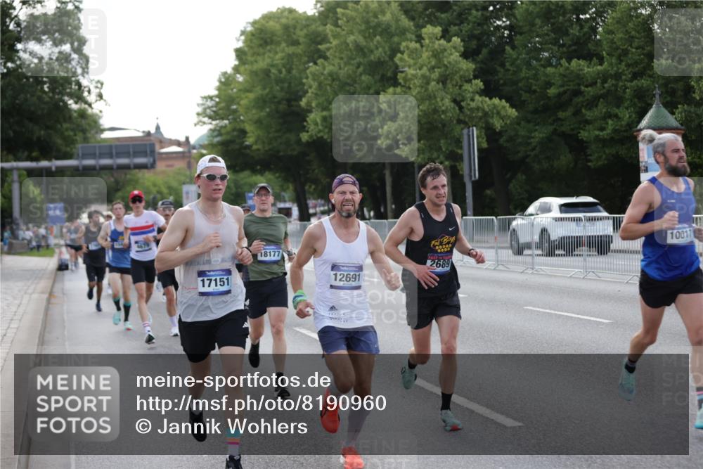 29.06.2025 - hella hamburg halbmarathon Jannik Wohlers http://msf.ph/oto/8190960 29.06.2025 09:45:08 Lombardsbrücke 57, 1707, 1990, 2689, 3043, 4050, 4129, 4679, 4698, 4749, 5070, 5328, 5746, 5826, 6358, 7272, 7389, 7481, 7651, 7723, 8190, 8209, 8883, 9137, 9571, 9634, 10017, 10171, 10876, 11120, 11413, 11857, 12234, 12308, 12691, 12988, 13066, 13618, 14028, 14395, 14466, 14784, 15621, 15826, 15887, 16712, 17151, 17802, 18099, 18102, 18177, 18692, 19194, 19202, 19203, 19204 meine-sportfotos.de