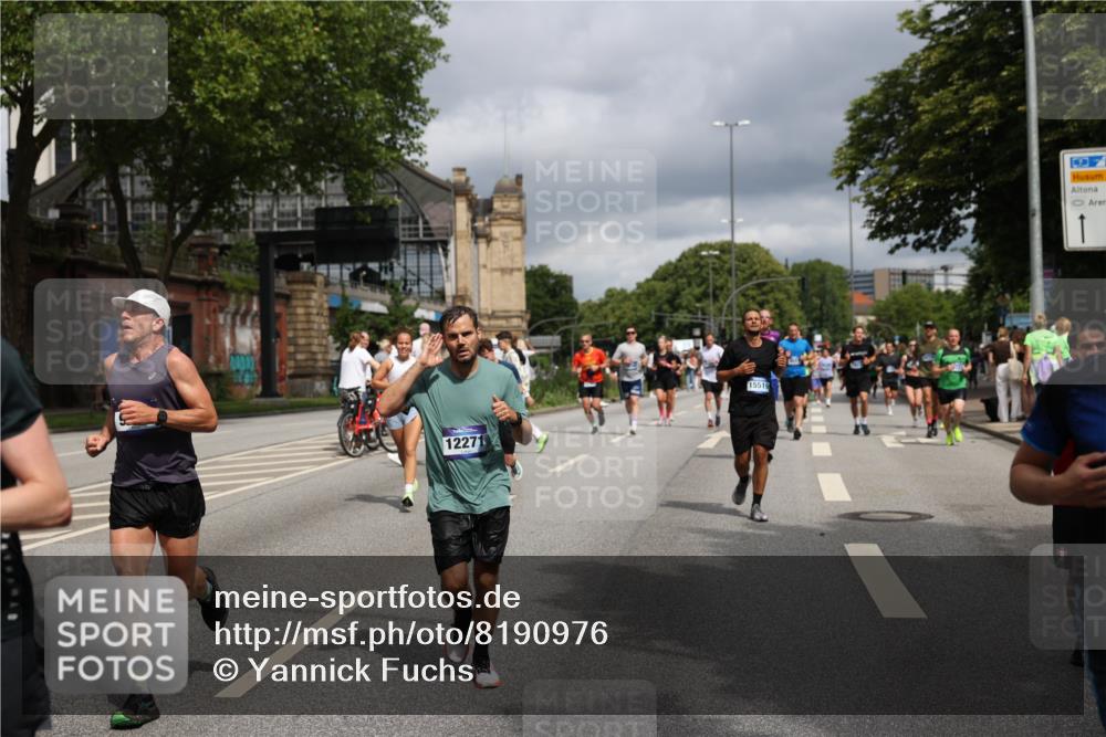 29.06.2025 - hella hamburg halbmarathon Yannick Fuchs http://msf.ph/oto/8190976 29.06.2025 10:43:57 20KM 2516, 2788, 2878, 3414, 3543, 3562, 3692, 4247, 5447, 5978, 6115, 6125, 6282, 7100, 7332, 7657, 8437, 8454, 8576, 8689, 8813, 8921, 9200, 9491, 9551, 9597, 9723, 9965, 10189, 10480, 11339, 11975, 12035, 12203, 12271, 12733, 13159, 13225, 13463, 13690, 13976, 14562, 14794, 14838, 15519, 15620, 15966, 16403, 16653, 16738, 16843, 16877, 16891, 17001, 17282, 17753, 17908, 18350, 18926, 18960, 19109 meine-sportfotos.de