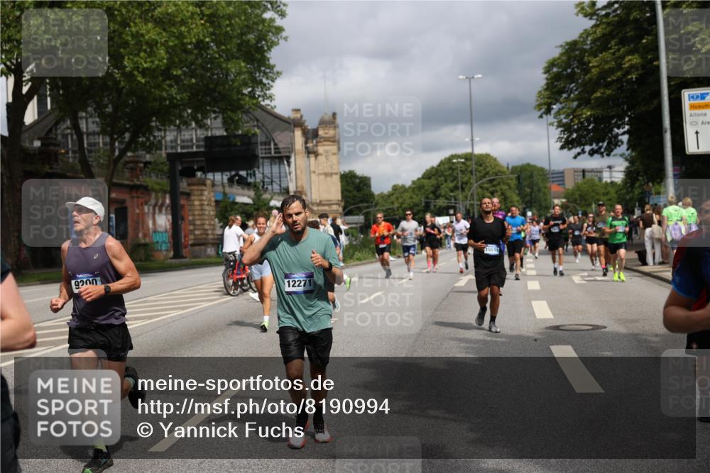 29.06.2025 - hella hamburg halbmarathon Yannick Fuchs http://msf.ph/oto/8190994 29.06.2025 10:43:57 20KM 2516, 2788, 2878, 3414, 3543, 3562, 3692, 4247, 5447, 5978, 6115, 6125, 6282, 7100, 7332, 7657, 8437, 8454, 8576, 8689, 8813, 8921, 9200, 9491, 9551, 9597, 9723, 9965, 10189, 10480, 11339, 11975, 12035, 12203, 12271, 12733, 13159, 13225, 13463, 13690, 13976, 14562, 14794, 14838, 15519, 15620, 15966, 16403, 16653, 16738, 16843, 16877, 16891, 17001, 17282, 17753, 17908, 18350, 18926, 18960, 19109 meine-sportfotos.de