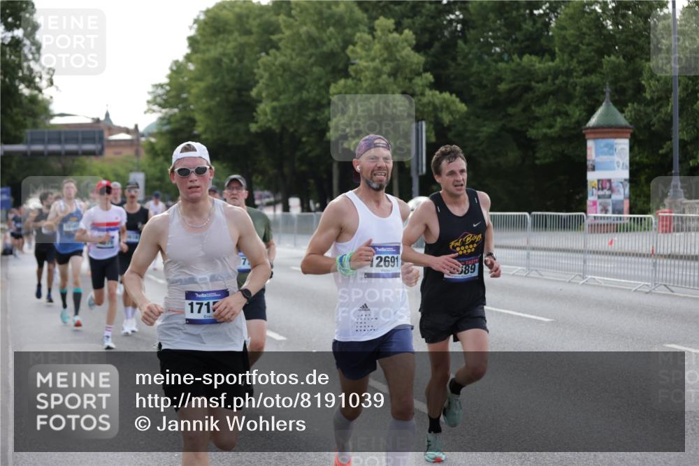 29.06.2025 - hella hamburg halbmarathon Jannik Wohlers http://msf.ph/oto/8191039 29.06.2025 09:45:08 Lombardsbrücke 57, 1707, 1990, 2689, 3043, 4050, 4129, 4679, 4698, 4749, 5070, 5328, 5746, 5826, 6358, 7272, 7389, 7481, 7651, 7723, 8190, 8209, 8883, 9137, 9571, 9634, 10017, 10171, 10876, 11120, 11413, 11857, 12234, 12308, 12691, 12988, 13066, 13618, 14028, 14395, 14466, 14784, 15621, 15826, 15887, 16712, 17151, 17802, 18099, 18102, 18177, 18692, 19194, 19202, 19203, 19204 meine-sportfotos.de