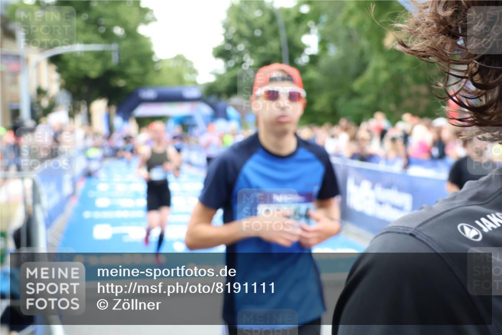 29.06.2025 - hella hamburg halbmarathon Zöllner http://msf.ph/oto/8191111 29.06.2025 10:44:48 Ziel 1941, 2970, 3004, 3785, 4270, 4915, 7325, 15185, 15233, 16834, 17251, 18437, 19207 meine-sportfotos.de