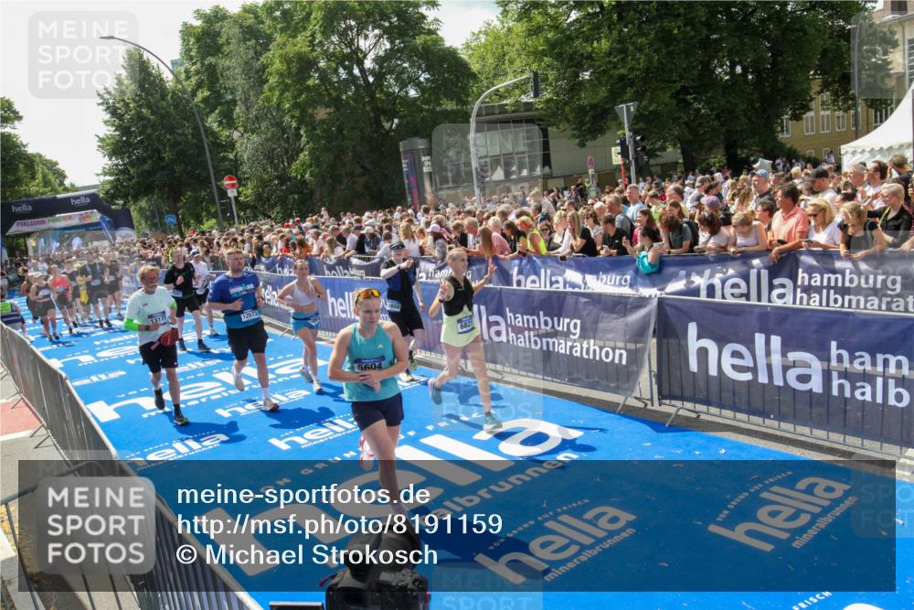 29.06.2025 - hella hamburg halbmarathon Michael Strokosch http://msf.ph/oto/8191159 29.06.2025 11:34:23 Ziel 1102, 1479, 1627, 3717, 5604, 6821, 7235, 7823, 8716, 12097, 12237, 12238, 12408, 12508, 12573, 13177, 17053, 18293, 18518, 19061 meine-sportfotos.de