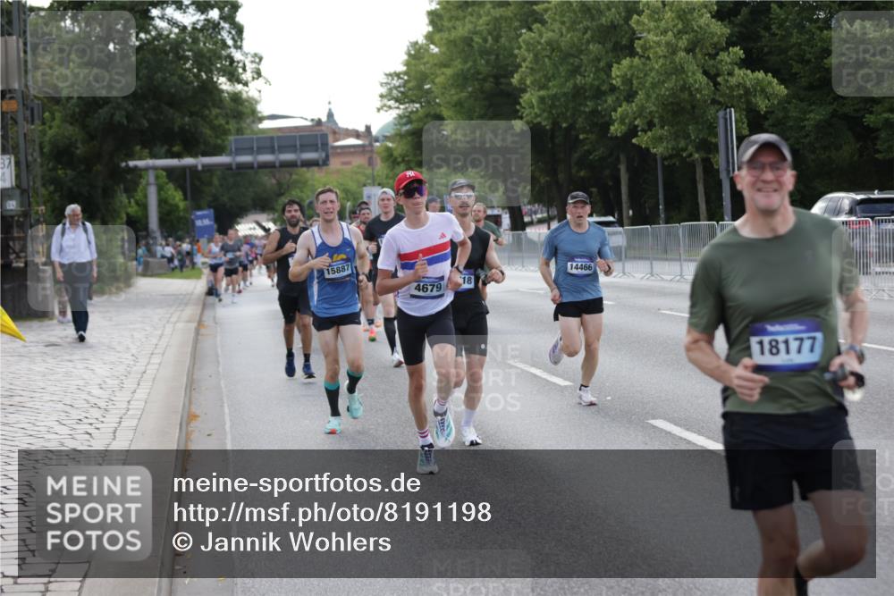 29.06.2025 - hella hamburg halbmarathon Jannik Wohlers http://msf.ph/oto/8191198 29.06.2025 09:45:09 Lombardsbrücke 57, 1707, 1990, 2689, 3043, 4050, 4129, 4679, 4698, 4749, 5070, 5328, 5746, 5826, 6358, 7272, 7389, 7481, 7651, 7723, 8190, 8209, 8883, 9137, 9571, 9634, 10017, 10171, 10876, 11120, 11413, 11857, 12234, 12308, 12691, 12988, 13066, 13618, 14028, 14395, 14466, 14784, 15621, 15826, 15887, 16712, 17151, 17191, 17197, 17802, 18099, 18102, 18177, 18692, 19194, 19202, 19203, 19204 meine-sportfotos.de