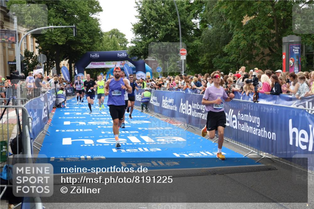 29.06.2025 - hella hamburg halbmarathon Zöllner http://msf.ph/oto/8191225 29.06.2025 10:44:50 Ziel 1941, 2970, 3004, 3098, 3785, 4270, 4915, 7056, 7167, 7325, 15185, 15233, 16834, 17251, 19207, 19210 meine-sportfotos.de