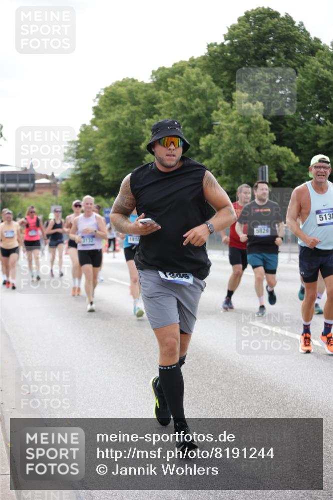 29.06.2025 - hella hamburg halbmarathon Jannik Wohlers http://msf.ph/oto/8191244 29.06.2025 10:24:12 Lombardsbrücke 1064, 1352, 1395, 2280, 2944, 3053, 3099, 3113, 3132, 3421, 3786, 4111, 4221, 4464, 5138, 5829, 5830, 6261, 6570, 7975, 10907, 11651, 11816, 11817, 12070, 12303, 13111, 13113, 13380, 13573, 13638, 14143, 15796, 15975, 18105, 19080 meine-sportfotos.de