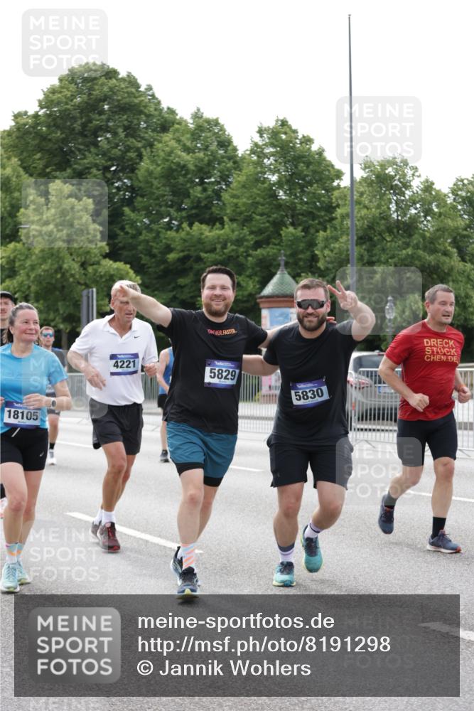 29.06.2025 - hella hamburg halbmarathon Jannik Wohlers http://msf.ph/oto/8191298 29.06.2025 10:24:14 Lombardsbrücke 1352, 1395, 2280, 2944, 3053, 3099, 3113, 3132, 3421, 3786, 4111, 4221, 5138, 5829, 5830, 6261, 6570, 10907, 11651, 11816, 11817, 12070, 12303, 13111, 13113, 13380, 13638, 14143, 14898, 15796, 15975, 17535, 18105, 19080 meine-sportfotos.de
