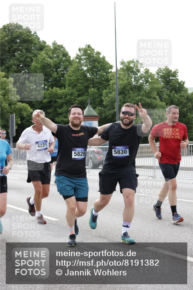 29.06.2025 - hella hamburg halbmarathon Jannik Wohlers http://msf.ph/oto/8191382 29.06.2025 10:24:14 Lombardsbrücke 1352, 1395, 2280, 2944, 3053, 3099, 3113, 3132, 3421, 3786, 4111, 4221, 5138, 5829, 5830, 6261, 6570, 10907, 11651, 11816, 11817, 12070, 12303, 13111, 13113, 13380, 13638, 14143, 14898, 15796, 15975, 17535, 18105, 19080 meine-sportfotos.de