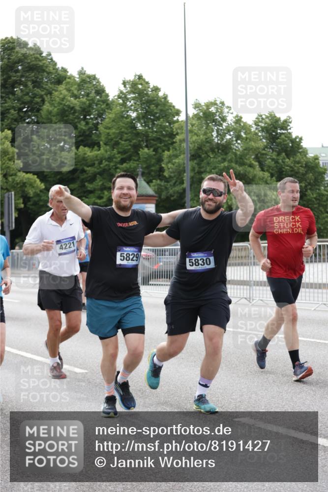 29.06.2025 - hella hamburg halbmarathon Jannik Wohlers http://msf.ph/oto/8191427 29.06.2025 10:24:14 Lombardsbrücke 1352, 1395, 2280, 2944, 3053, 3099, 3113, 3132, 3421, 3786, 4111, 4221, 5138, 5829, 5830, 6261, 6570, 10907, 11651, 11816, 11817, 12070, 12303, 13111, 13113, 13380, 13638, 14143, 14898, 15796, 15975, 17535, 18105, 19080 meine-sportfotos.de