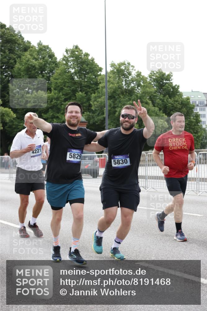 29.06.2025 - hella hamburg halbmarathon Jannik Wohlers http://msf.ph/oto/8191468 29.06.2025 10:24:14 Lombardsbrücke 1352, 1395, 2280, 2944, 3053, 3099, 3113, 3132, 3421, 3786, 4111, 4221, 5138, 5829, 5830, 6261, 6570, 10907, 11651, 11816, 11817, 12070, 12303, 13111, 13113, 13380, 13638, 14143, 14898, 15796, 15975, 17535, 18105, 19080 meine-sportfotos.de
