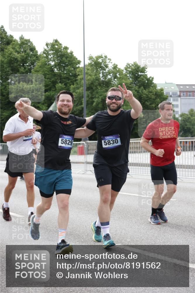 29.06.2025 - hella hamburg halbmarathon Jannik Wohlers http://msf.ph/oto/8191562 29.06.2025 10:24:14 Lombardsbrücke 1352, 1395, 2280, 2944, 3053, 3099, 3113, 3132, 3421, 3786, 4111, 4221, 5138, 5829, 5830, 6261, 6570, 10907, 11651, 11816, 11817, 12070, 12303, 13111, 13113, 13380, 13638, 14143, 14898, 15796, 15975, 17535, 18105, 19080 meine-sportfotos.de
