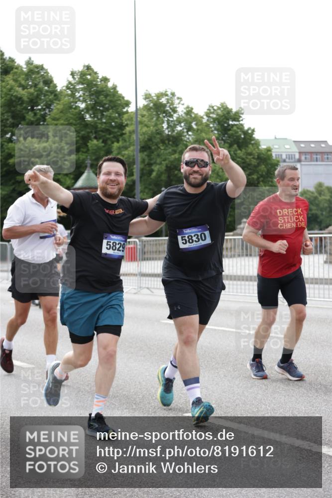29.06.2025 - hella hamburg halbmarathon Jannik Wohlers http://msf.ph/oto/8191612 29.06.2025 10:24:14 Lombardsbrücke 1352, 1395, 2280, 2944, 3053, 3099, 3113, 3132, 3421, 3786, 4111, 4221, 5138, 5829, 5830, 6261, 6570, 10907, 11651, 11816, 11817, 12070, 12303, 13111, 13113, 13380, 13638, 14143, 14898, 15796, 15975, 17535, 18105, 19080 meine-sportfotos.de