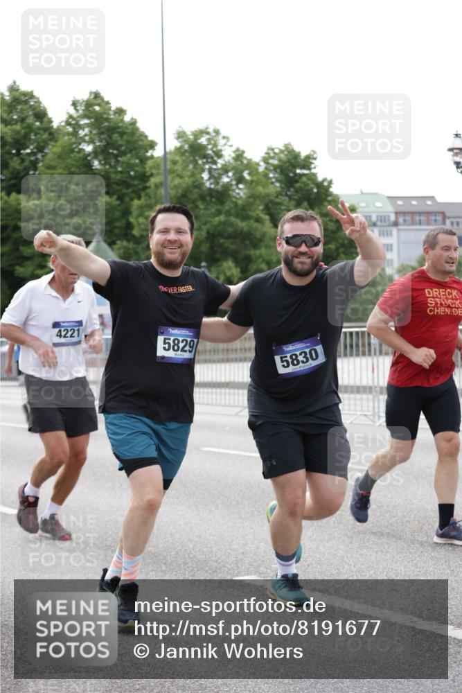 29.06.2025 - hella hamburg halbmarathon Jannik Wohlers http://msf.ph/oto/8191677 29.06.2025 10:24:14 Lombardsbrücke 1352, 1395, 2280, 2944, 3053, 3099, 3113, 3132, 3421, 3786, 4111, 4221, 5138, 5829, 5830, 6261, 6570, 10907, 11651, 11816, 11817, 12070, 12303, 13111, 13113, 13380, 13638, 14143, 14898, 15796, 15975, 17535, 18105, 19080 meine-sportfotos.de