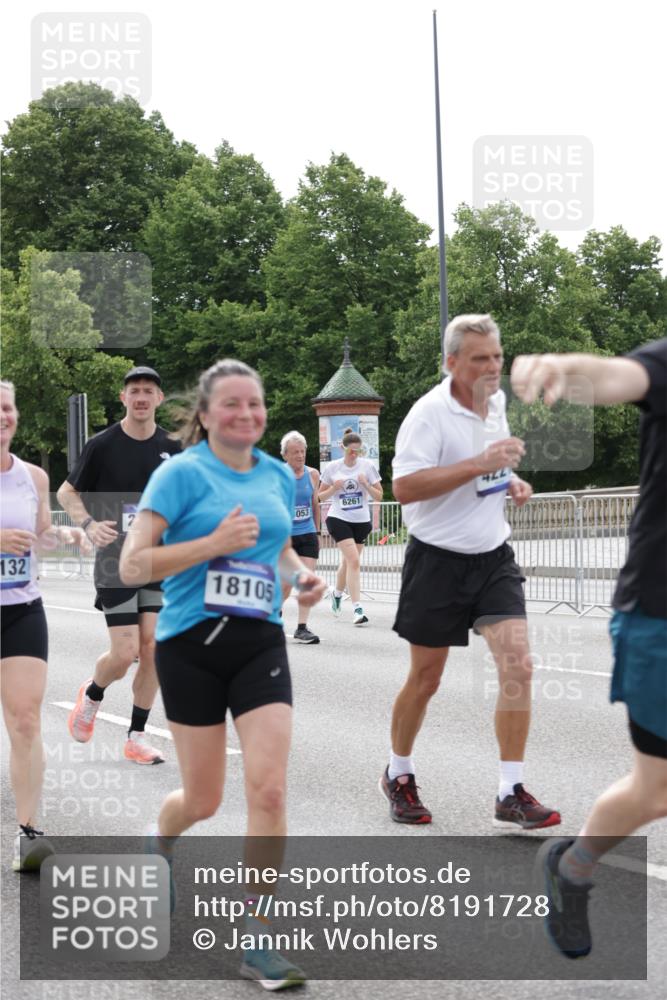 29.06.2025 - hella hamburg halbmarathon Jannik Wohlers http://msf.ph/oto/8191728 29.06.2025 10:24:15 Lombardsbrücke 1352, 1395, 2280, 2944, 3053, 3099, 3113, 3132, 3421, 4111, 4221, 5138, 5829, 5830, 6261, 6570, 10907, 11651, 11816, 11817, 12070, 12303, 13111, 13113, 13638, 14898, 15124, 15796, 15975, 17535, 18105, 19080 meine-sportfotos.de