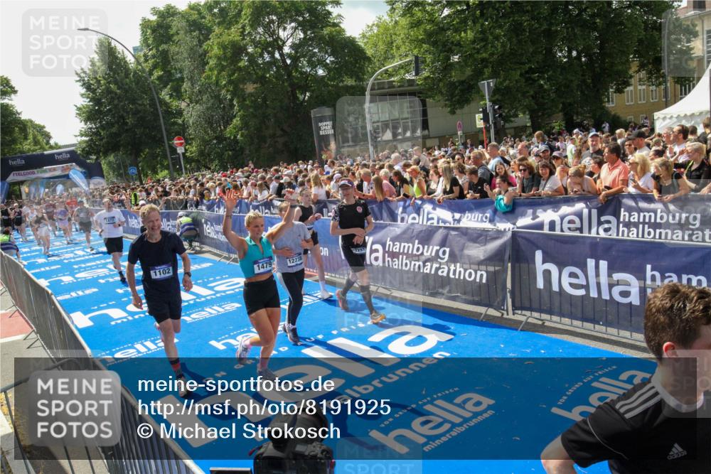 29.06.2025 - hella hamburg halbmarathon Michael Strokosch http://msf.ph/oto/8191925 29.06.2025 11:34:30 Ziel 1102, 1472, 1479, 5165, 7823, 8716, 8914, 9675, 9799, 11157, 12237, 12238, 12508, 13311, 14086, 15907, 17478, 18174 meine-sportfotos.de
