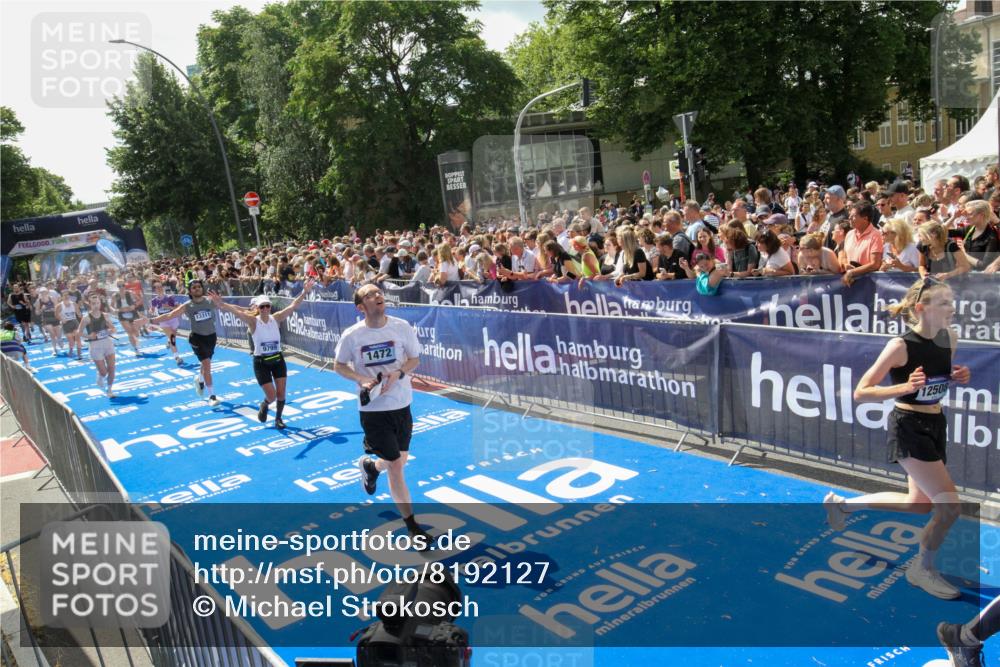 29.06.2025 - hella hamburg halbmarathon Michael Strokosch http://msf.ph/oto/8192127 29.06.2025 11:34:32 Ziel 1300, 1472, 2085, 3927, 5165, 6773, 7053, 8914, 9675, 9799, 11157, 12237, 12238, 12508, 13311, 14086, 15907, 17478, 18174, 19138, 19139 meine-sportfotos.de