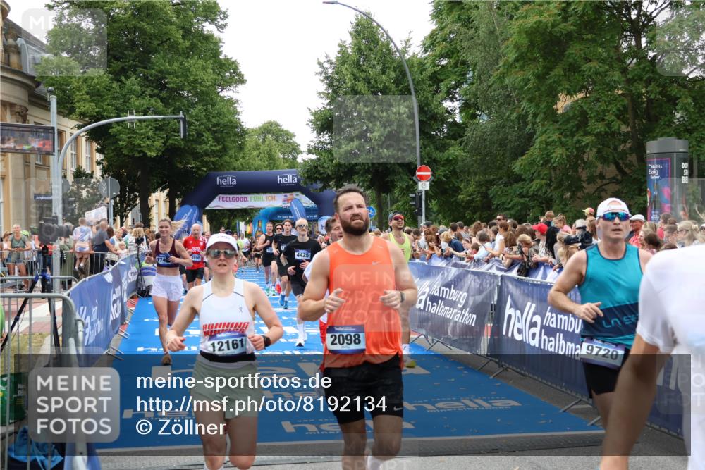 29.06.2025 - hella hamburg halbmarathon Zöllner http://msf.ph/oto/8192134 29.06.2025 10:45:00 Ziel 1171, 1424, 1520, 2098, 2890, 4425, 9030, 9720, 12161, 16058, 17381, 17382, 17406, 17544, 18055, 18631 meine-sportfotos.de