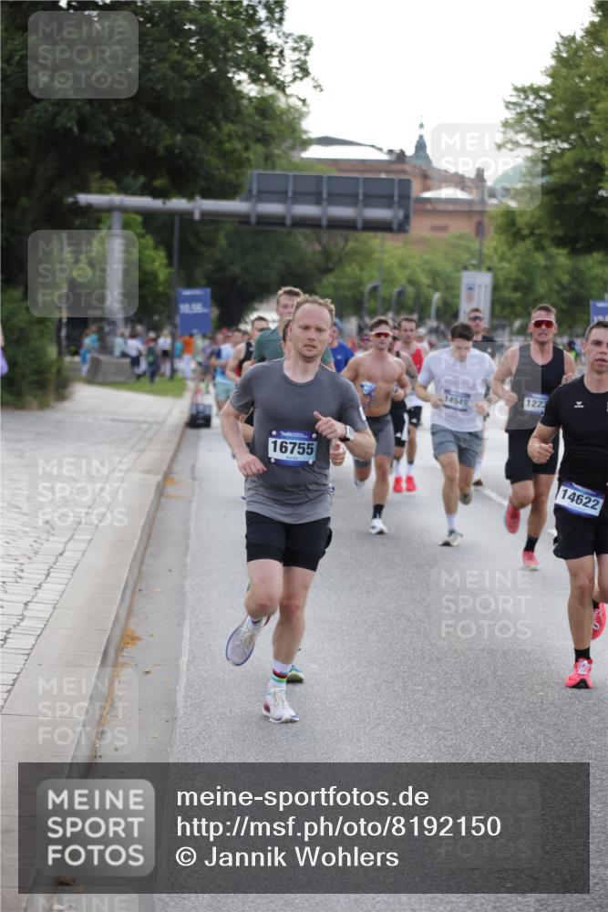 29.06.2025 - hella hamburg halbmarathon Jannik Wohlers http://msf.ph/oto/8192150 29.06.2025 09:45:18 Lombardsbrücke 1686, 1707, 2689, 4129, 4679, 4698, 4749, 5187, 5550, 6358, 6878, 7965, 8190, 10017, 10270, 10484, 10876, 11120, 12232, 12308, 12691, 12988, 13066, 13343, 13618, 13686, 14395, 14466, 14549, 14622, 14784, 15826, 15887, 16712, 16724, 16755, 17117, 17151, 17191, 17197, 18135, 18177 meine-sportfotos.de