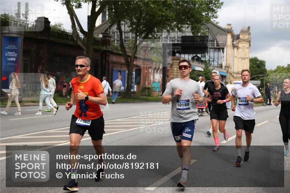29.06.2025 - hella hamburg halbmarathon Yannick Fuchs http://msf.ph/oto/8192181 29.06.2025 10:44:03 20KM 1216, 1321, 2020, 2234, 2516, 2788, 3296, 3414, 3543, 3562, 3692, 3852, 4247, 4933, 5447, 5978, 6115, 6125, 6282, 7100, 7657, 8454, 8576, 8689, 8813, 8899, 8921, 9031, 9200, 9303, 9491, 9551, 9597, 9723, 10189, 10480, 11339, 11975, 12035, 12203, 12271, 12733, 13159, 13225, 13282, 13463, 13758, 13976, 14562, 14794, 14838, 15519, 15620, 15966, 16000, 16403, 16738, 16843, 16877, 16887, 17001, 17282, 17908, 18229, 18350, 18451, 18960 meine-sportfotos.de