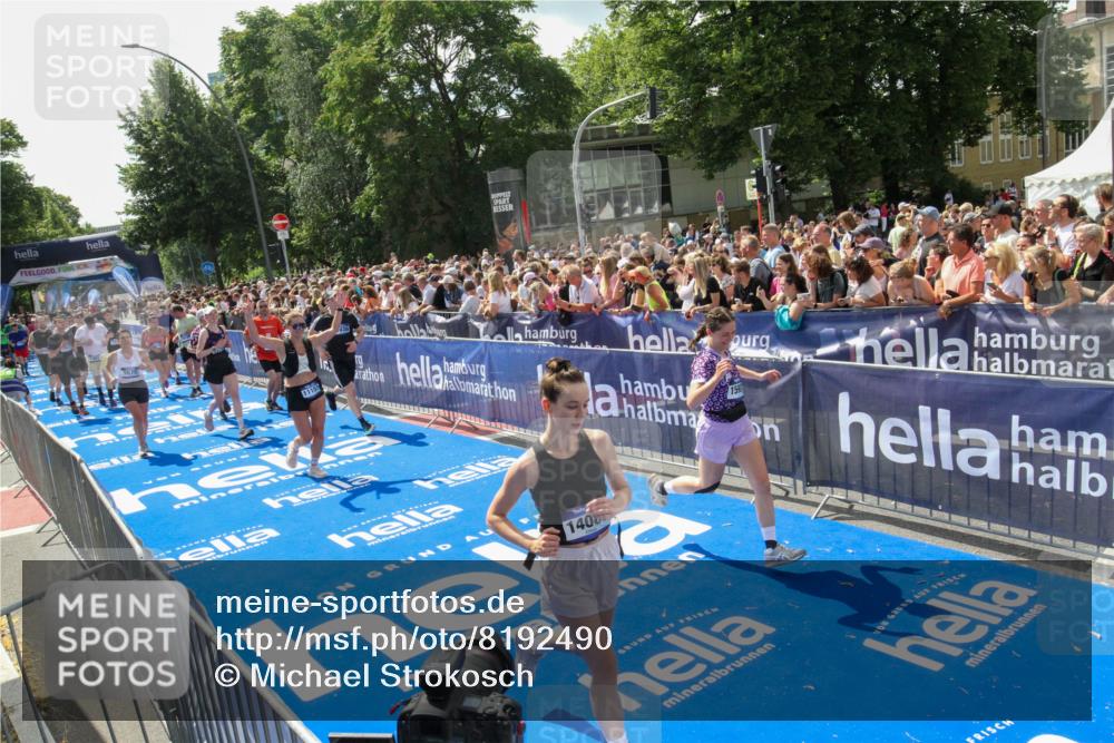 29.06.2025 - hella hamburg halbmarathon Michael Strokosch http://msf.ph/oto/8192490 29.06.2025 11:34:35 Ziel 1300, 2085, 3927, 4347, 5165, 6773, 7053, 8914, 9248, 9675, 10088, 10836, 11157, 13092, 14086, 14305, 15907, 17478, 18174, 18929, 19138, 19139 meine-sportfotos.de