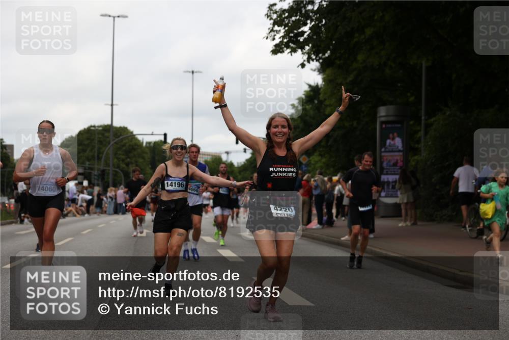 29.06.2025 - hella hamburg halbmarathon Yannick Fuchs http://msf.ph/oto/8192535 29.06.2025 11:02:07 20KM 1079, 1329, 1785, 2142, 2281, 3062, 3154, 4066, 4169, 4220, 4286, 4492, 4782, 5976, 6026, 6196, 6453, 6517, 7323, 8147, 8402, 8563, 8926, 9128, 9253, 9527, 9845, 9967, 10372, 11191, 11523, 12005, 12556, 12998, 13042, 13285, 13331, 13732, 13857, 14060, 14196, 14340, 15394, 15429, 15875, 15945, 17062, 18176, 18857 meine-sportfotos.de