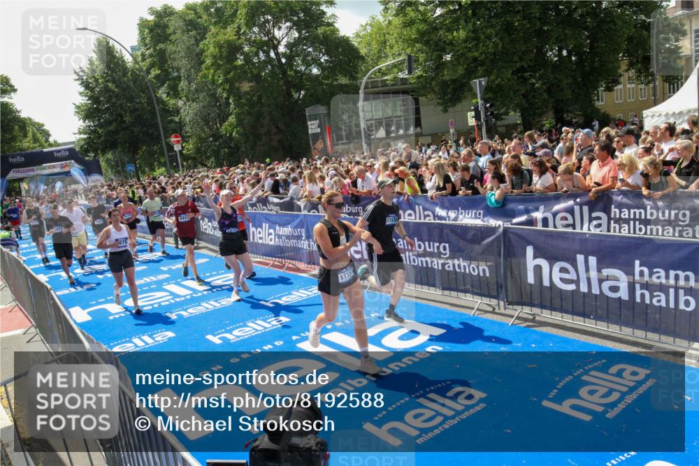 29.06.2025 - hella hamburg halbmarathon Michael Strokosch http://msf.ph/oto/8192588 29.06.2025 11:34:36 Ziel 1300, 2085, 3927, 4347, 5165, 6773, 7053, 8914, 9248, 9675, 10088, 10606, 10836, 11157, 13092, 14305, 15907, 17478, 18174, 18929, 19138, 19139 meine-sportfotos.de